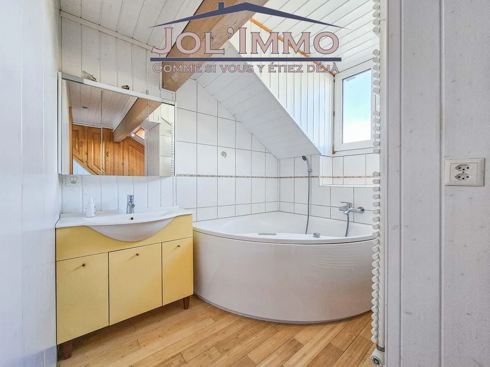 Immeuble de 3 appartements idéalement située proche de la gare avec...