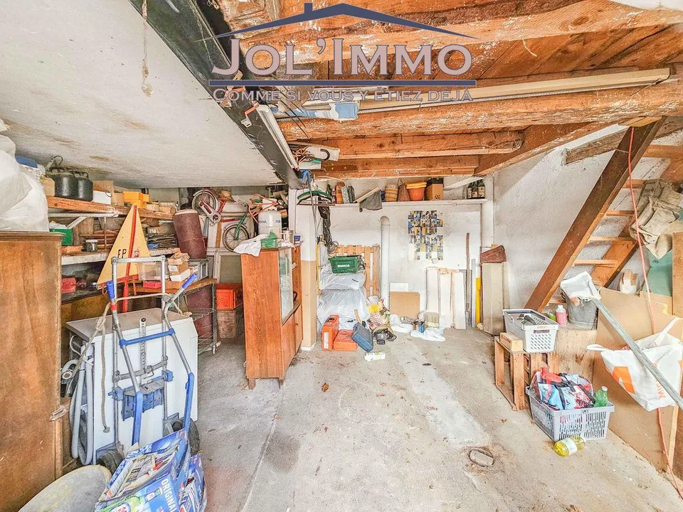 Immeuble de 3 appartements idéalement située proche de la gare avec...