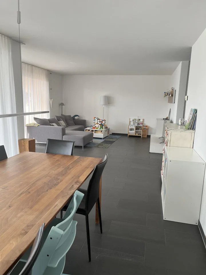 Exklusive 4.5 Zi.-Wohnung mit grosser Terrasse