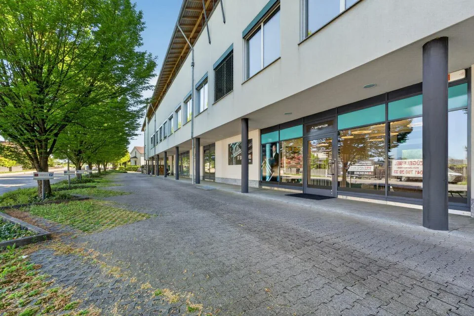 Modernes Ladenlokal und zusätzlichen Arbeits-/Lagerflächen