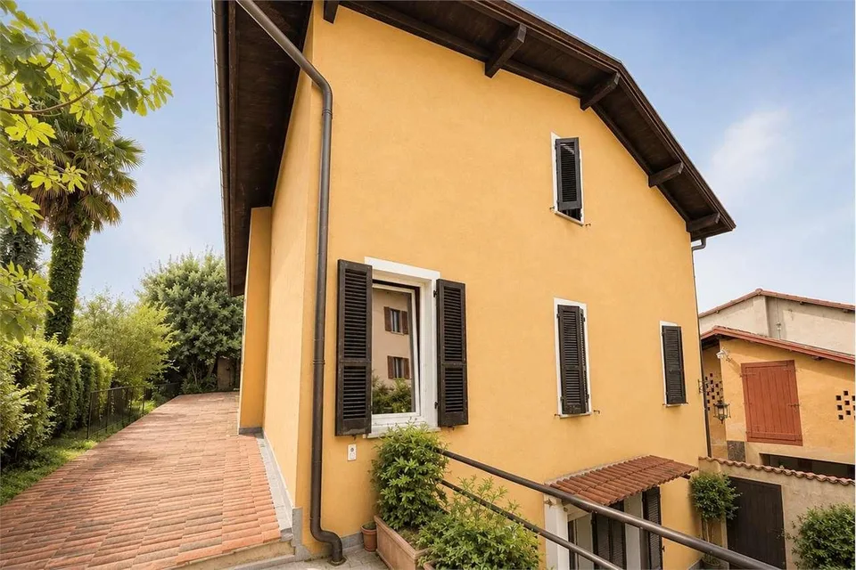 Elegante dimora storica con corte privata a Gentilino
