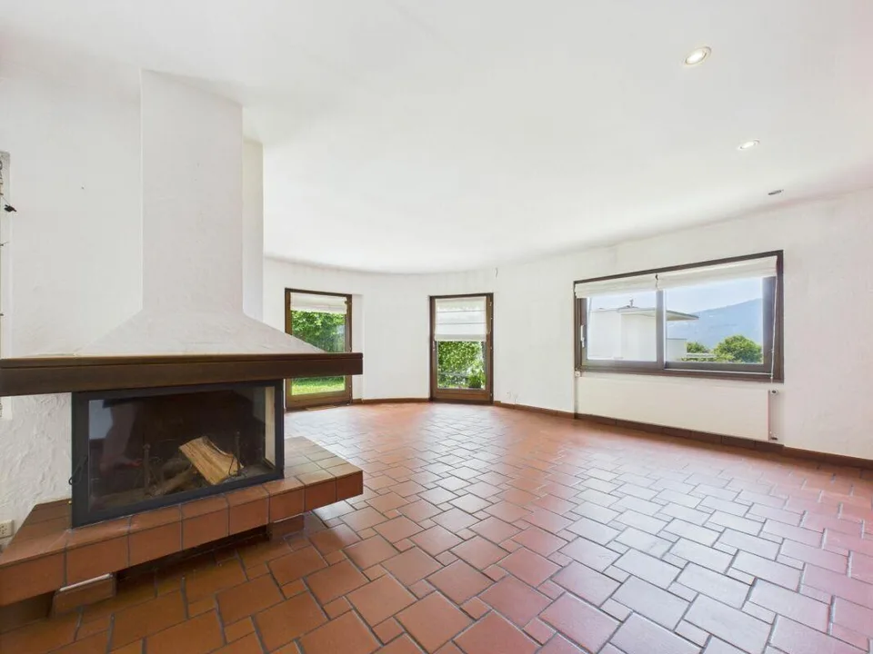 Comano: living in privacy just steps from the center