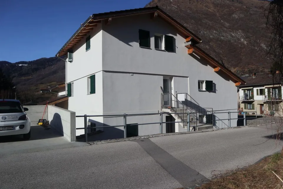 Interessante e nuova palazzina a reddito immersa nel verde, Olivone