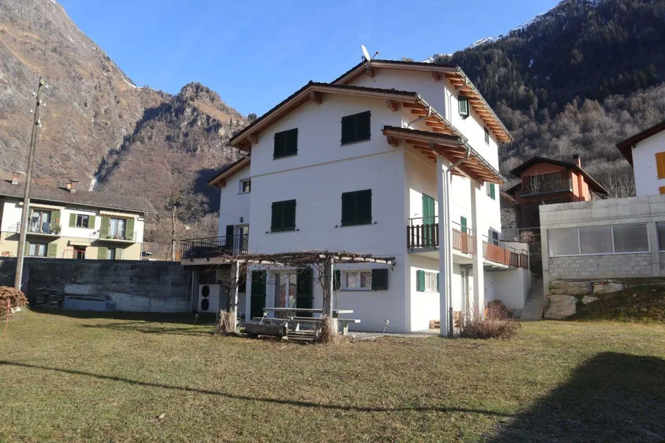 Interessante e nuova palazzina a reddito immersa nel verde, Olivone