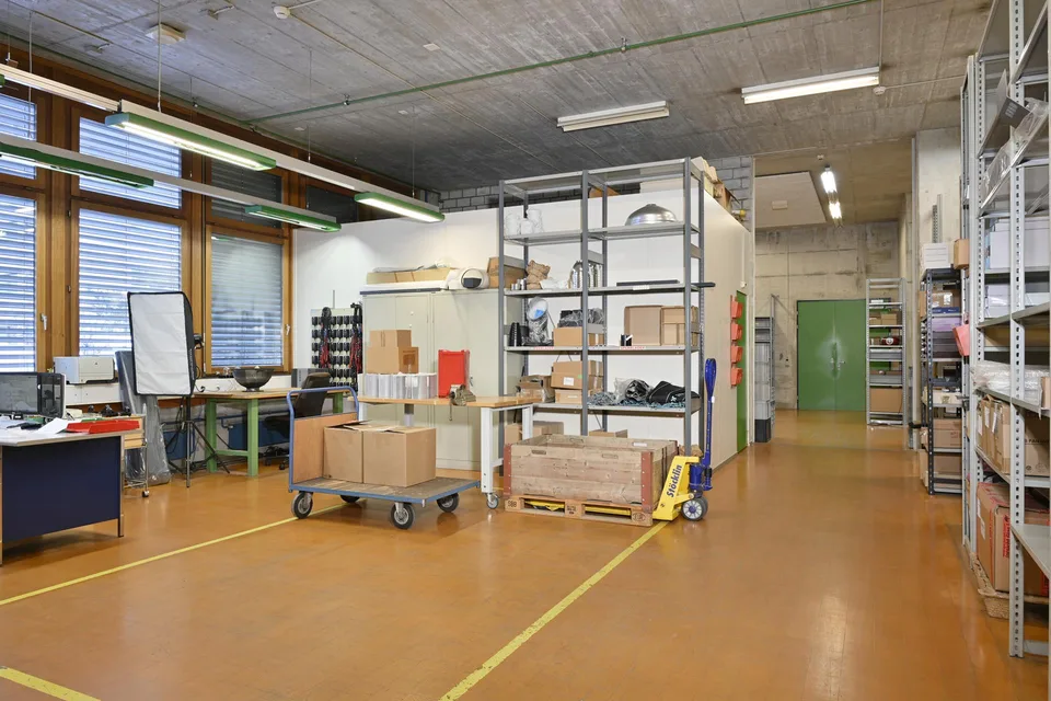 Vielseitige Gewerbeliegenschaft mit Entwicklungspotenzial in Allschwil