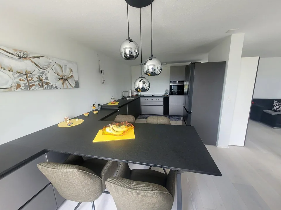 Elegante Wohnung mit hochwertigem Ausbau und Designer-Küche