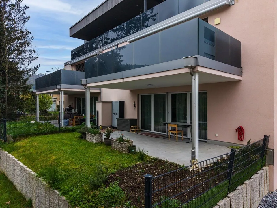Moderne 3,5-Zimmer-Wohnung mit Terrasse und Garten in Zwingen