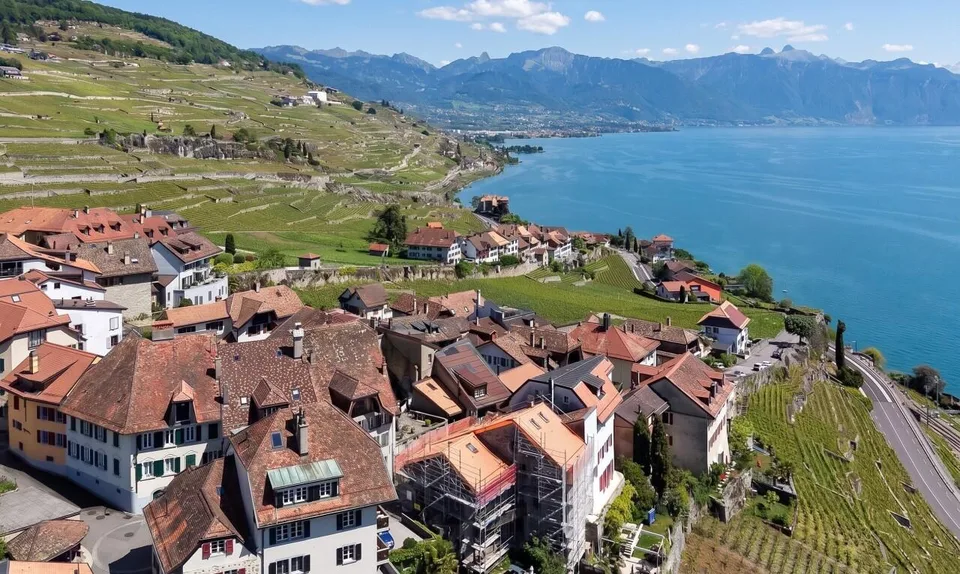 Maison vigneronne du XVIIᵉ rénovée – Vue lac &amp; Alpes au cœur de Rivaz