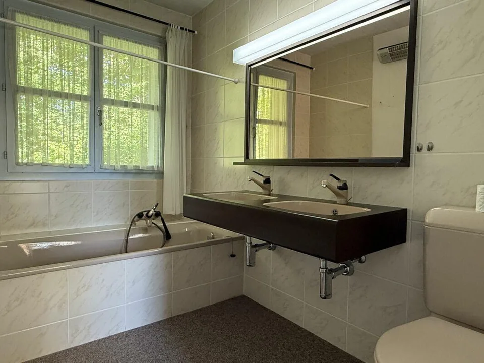 Freistehendes Einfamilienhaus auf grossem Grundstück – photo 9 sur 11