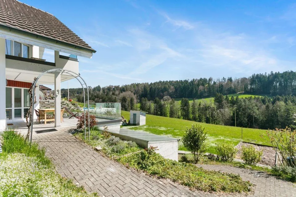 Top Liegenschaft mit separatem Studio