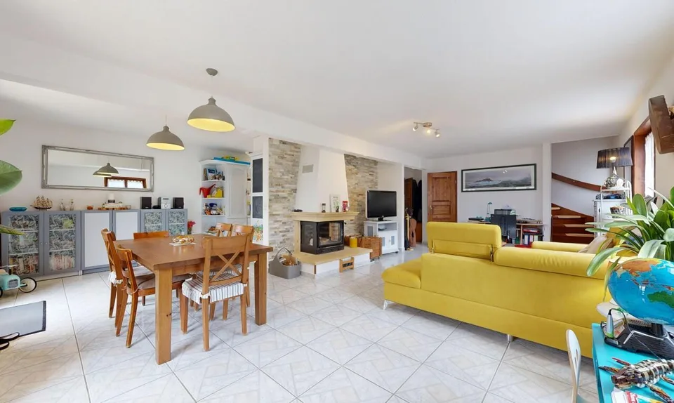 Helles Familienhaus mit Garten