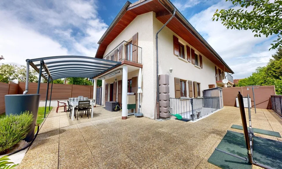 Helles Familienhaus mit Garten