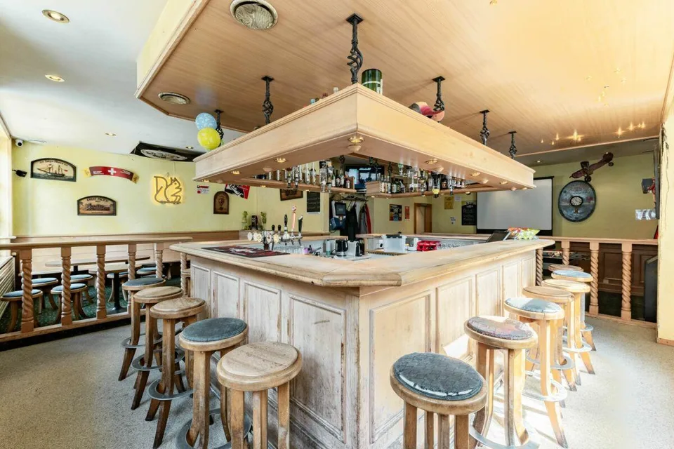 Hotel Restaurant Alpina-Ritzli mit beliebtem Pub in Innertkirchen – Foto 11 von 14