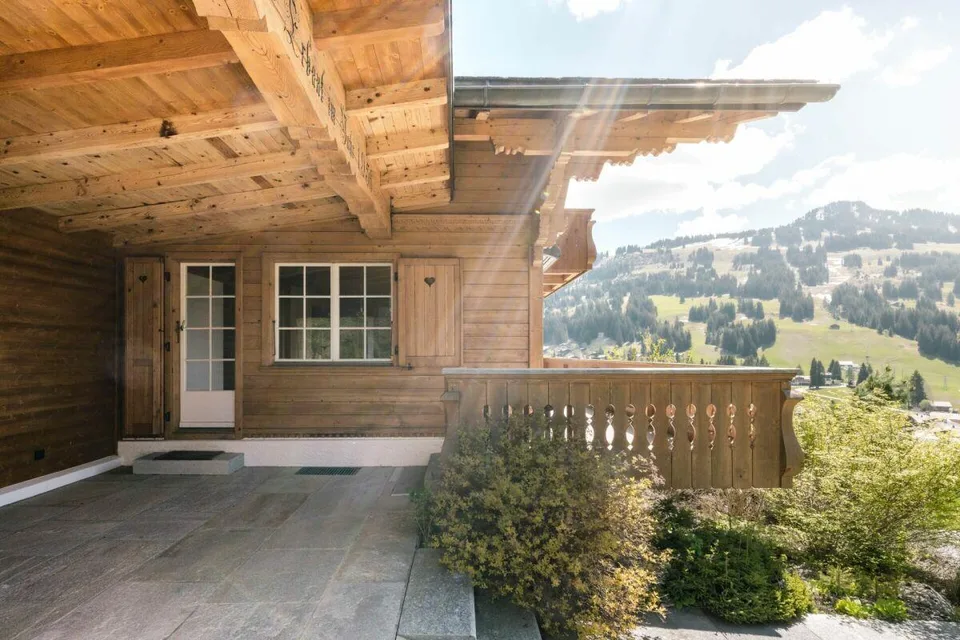 Exklusives Chalet mit Einliegerwohnung an sonniger Lage in Schönried