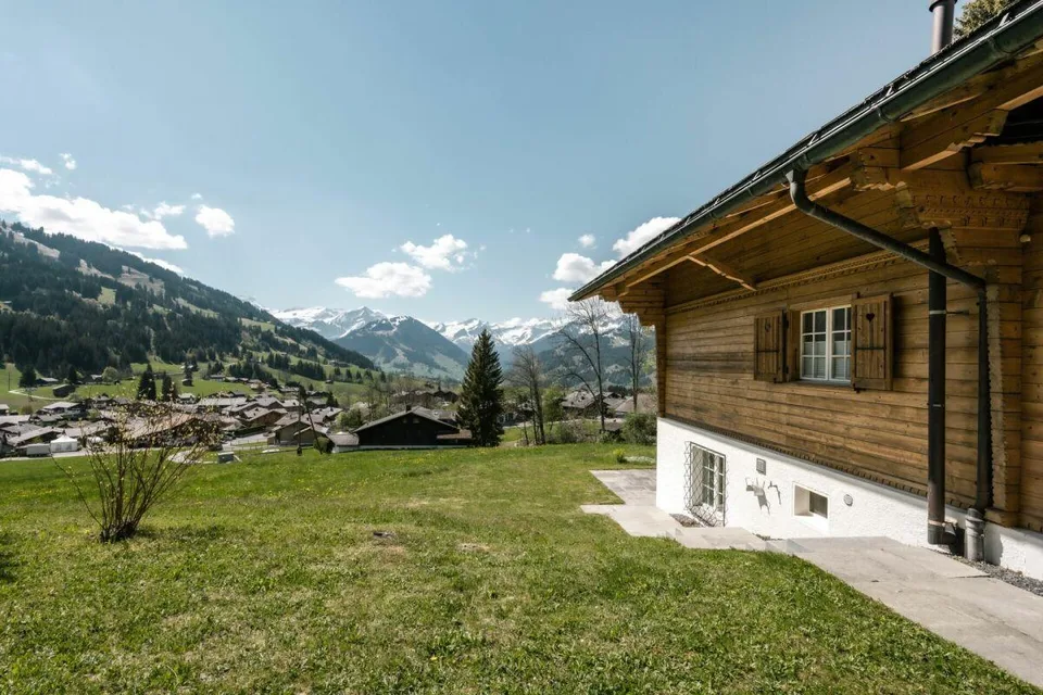 Exklusives Chalet mit Einliegerwohnung an sonniger Lage in Schönried
