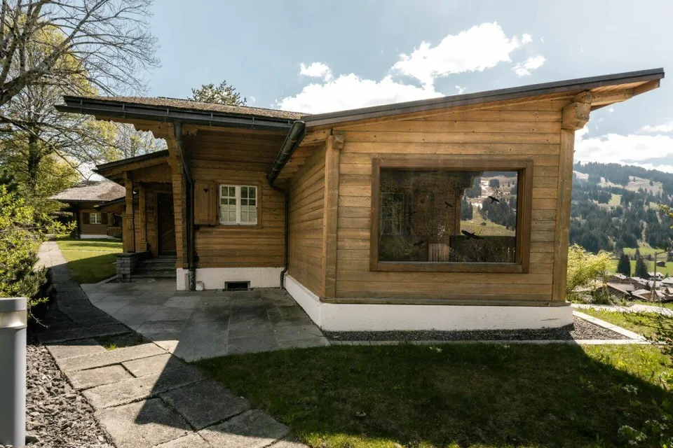 Exklusives Chalet mit Einliegerwohnung an sonniger Lage in Schönried