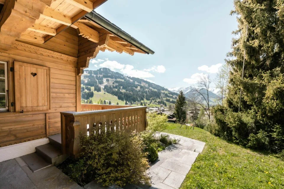 Exklusives Chalet mit Einliegerwohnung an sonniger Lage in Schönried