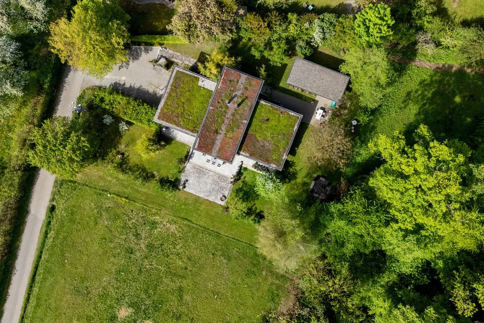Architektenhaus im Bungalowstil an idyllischer Alleinlage am Waldrand. – foto 7 di 11