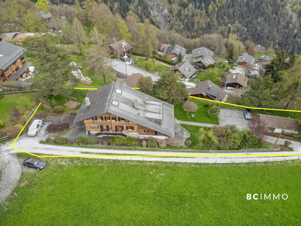 Grand chalet de 4 appartements sur une magnifique parcelle | Exclus...