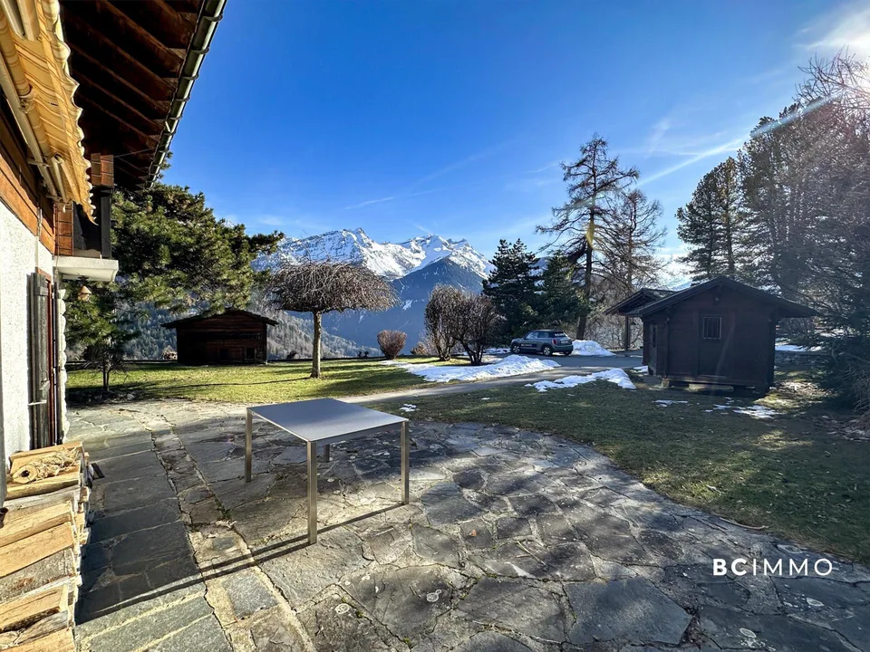 Grand chalet de 4 appartements sur une magnifique parcelle | Exclus...