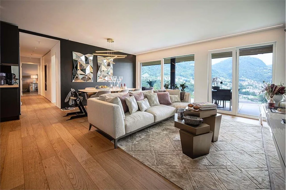 Moderno appartamento con ampia terrazza Vista Lago