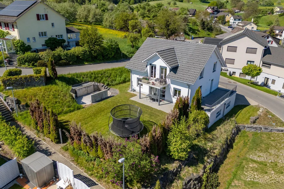 Schönes Einfamilienhaus an zentraler und ruhiger Lage