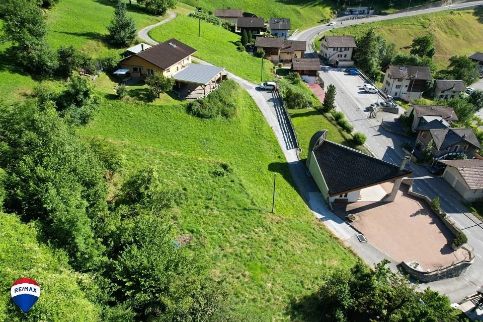 1 Villa-chalet de 2 appartements à construire.