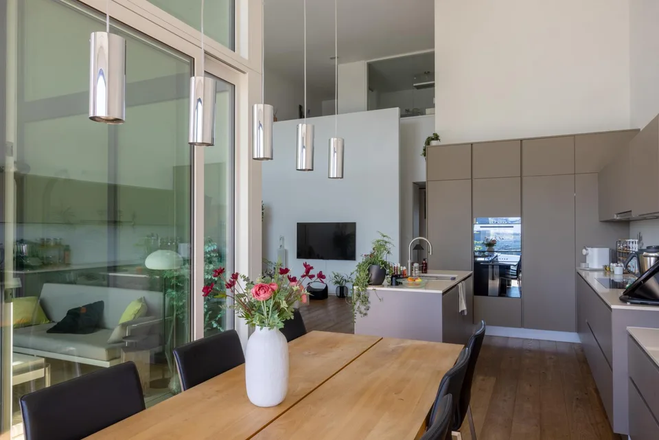 Beeindruckende 5½-Zimmer Attika-Maisonettewohnung in Zürich.