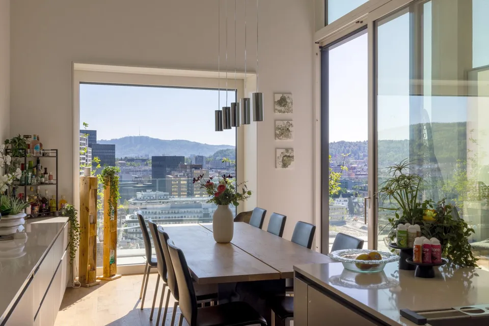 Beeindruckende 5½-Zimmer Attika-Maisonettewohnung in Zürich.