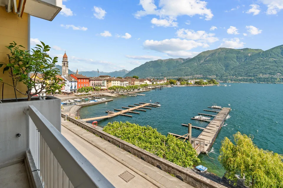 4.5 Locali direttamente sul lungo lago di Ascona