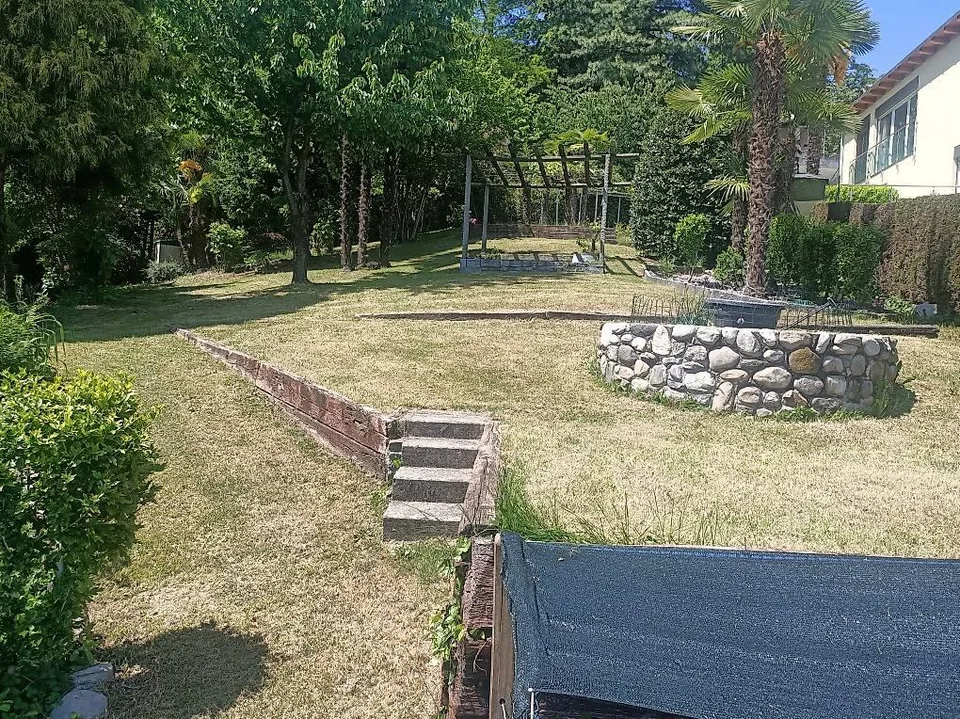 Terreno edificabile con vista lago e accesso privato – posizione es...