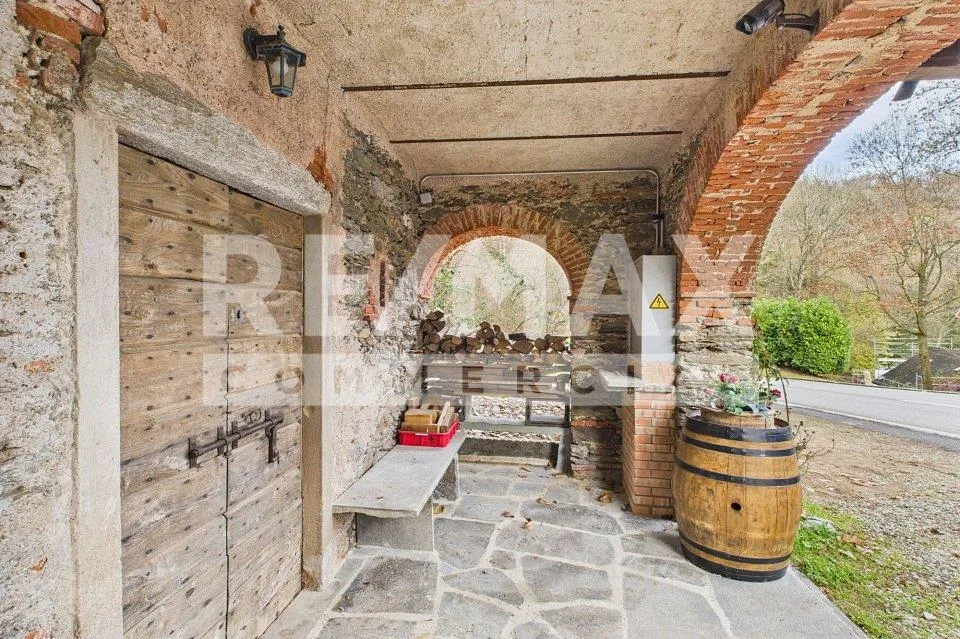 Un angolo di tradizione: grotto in vendita a Monteggio