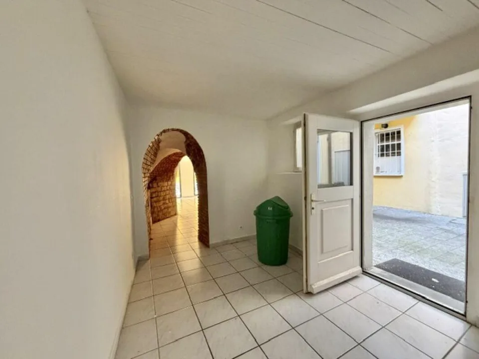 ZU VERKAUFEN IM BORGO VON ASCONA - Hübsches Geschäft mit Innenhof