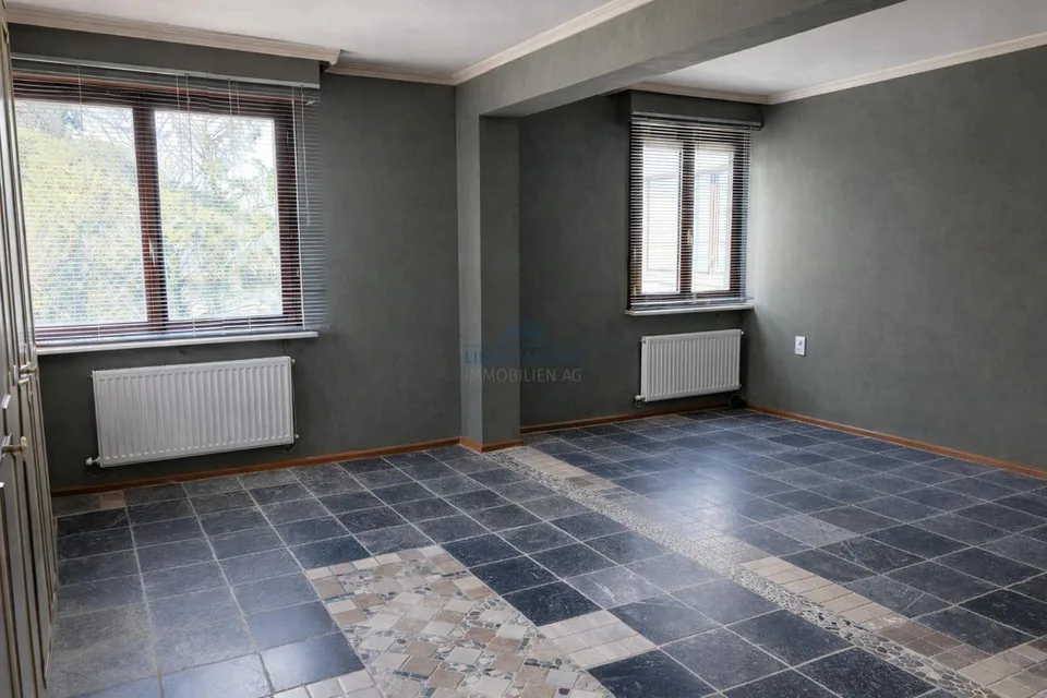 Wohnen mit Charakter: Galerie, moderne Küche und sonnige Dachterrasse – Foto 6 von 10