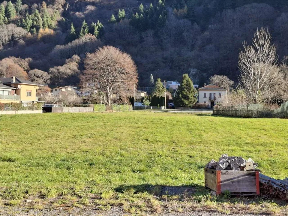 Terreno commerciale edificabile in vendita
