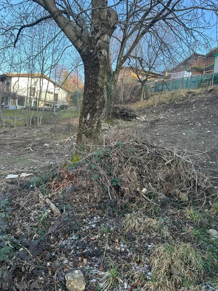 terreno edificabile di 623 m2 molto tranquilla, soleggiata con bell...