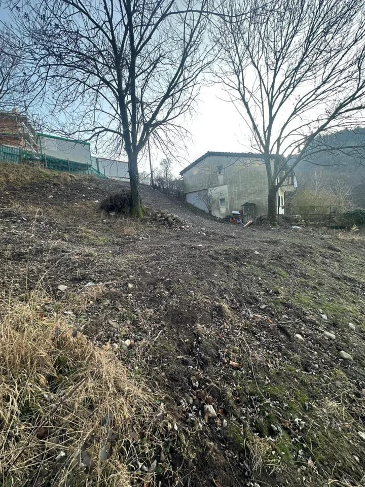 terreno edificabile di 623 m2 molto tranquilla, soleggiata con bell...