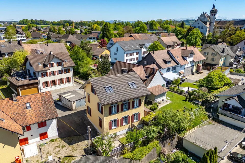 Schönes Wohnhaus mit Garten mitten im Dorfkern