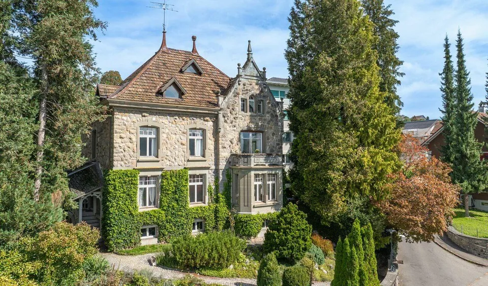 Imposante Historismus-Villa mit gepflegtem Park