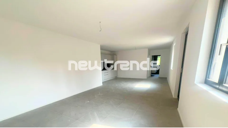Ampio e luminoso 3.5 locali con balcone e vista aperta, mai abitato. – Foto 6 von 15