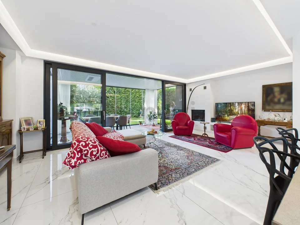 Casa moderna con giardino, spa privata e tecnologia avanzata a Locarno