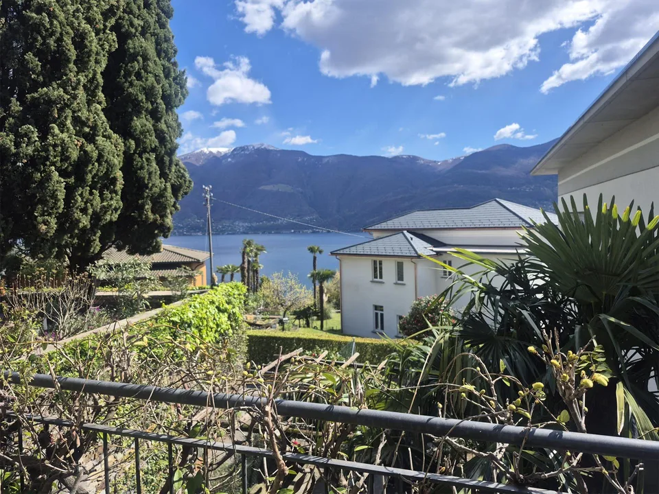 BRISSAGO- Attico 4.5 alto standing con giardino e vista lago