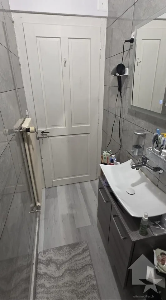 Joli 2.5 pièces, complètement rénové avec un garage box – Foto 6 von 7