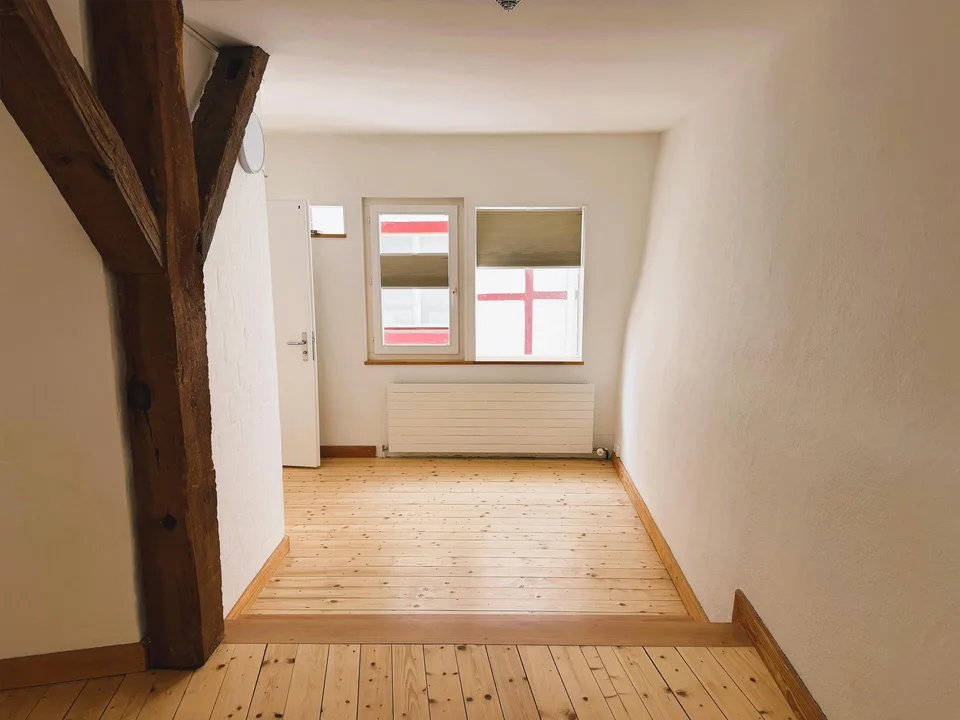 Grosszügiges Wohnhaus mit 2-3 Wohnungen und Ausbaupotential im Städtli – Foto 8 von 18