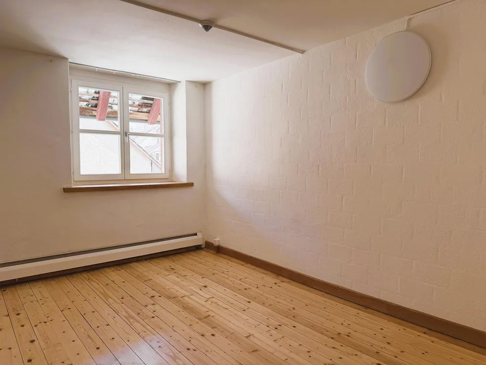 Grosszügiges Wohnhaus mit 2-3 Wohnungen und Ausbaupotential im Städtli – Foto 12 von 18