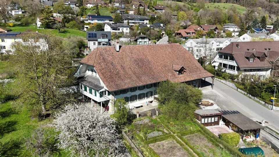 Herrschaftliches Gutshaus im alten Dorfkern von Gümligen