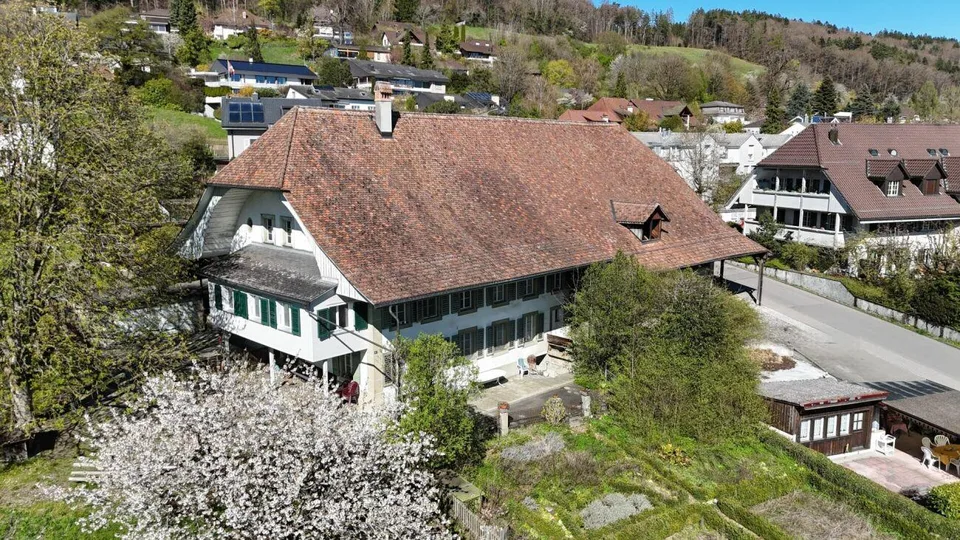 Herrschaftliches Gutshaus im alten Dorfkern von Gümligen