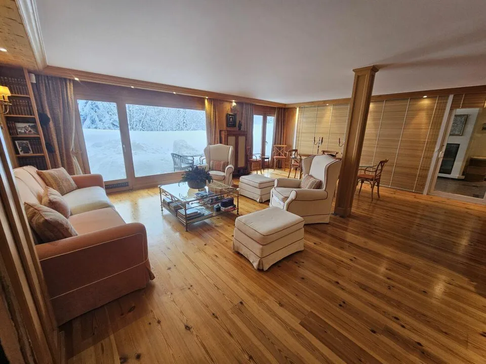 Appartement 5,5 pièces avec piscine intérieure, ski in and out