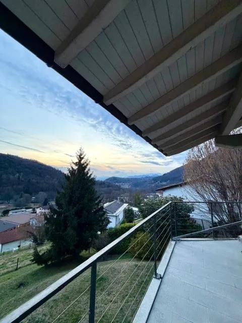 Casa unifamiliare con vista panoramica e giardino