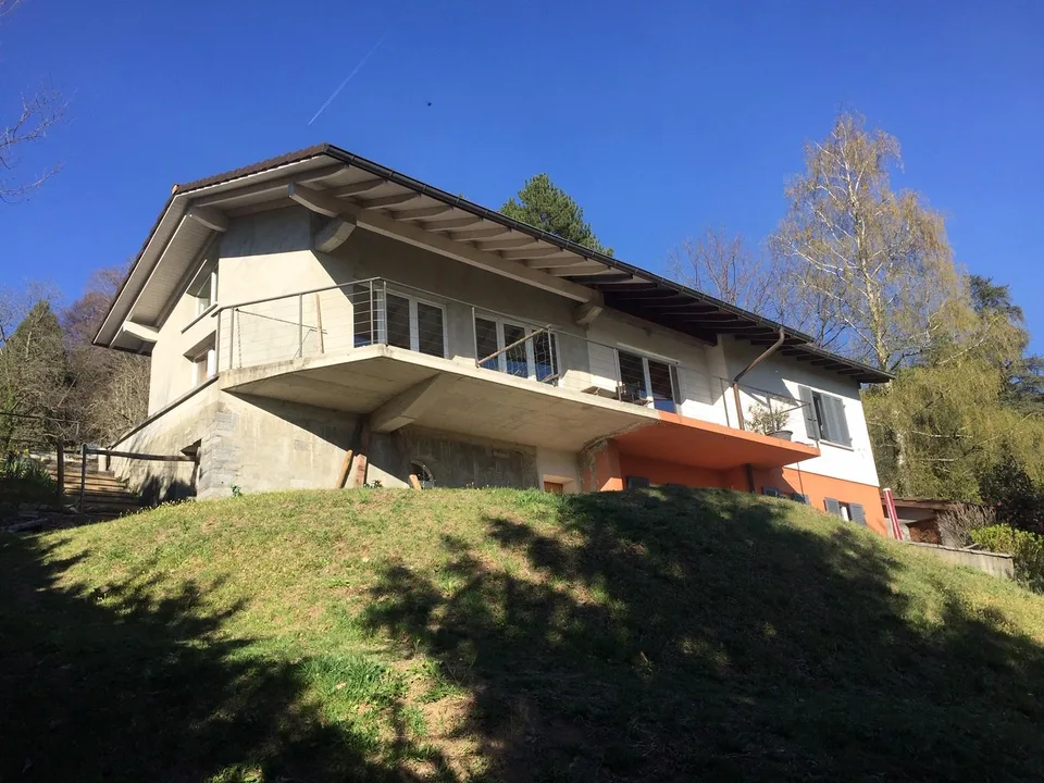 Casa unifamiliare con vista panoramica e giardino